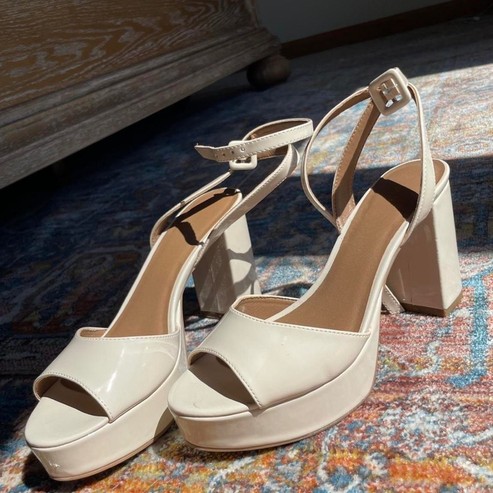 Chinese Laundry White Patent Platform heel